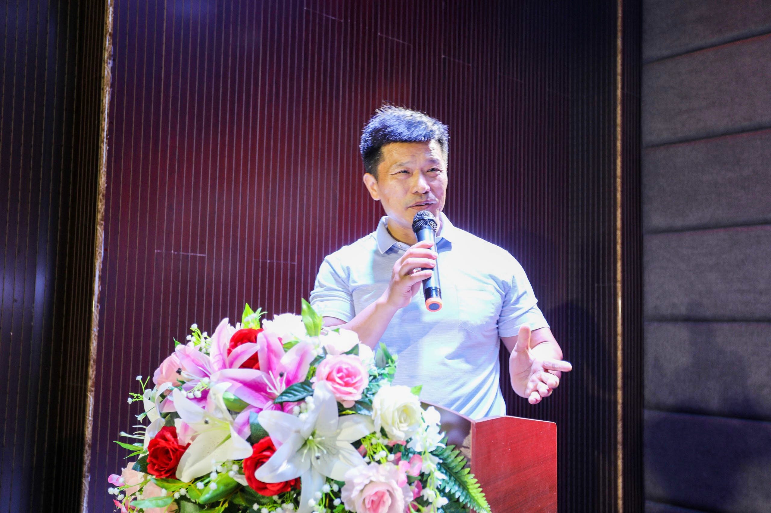 2ȻӰҕV湫˾:ϴȻV޹˾ô