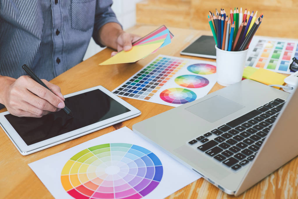 平面設(shè)計師的就業(yè)前景廣闊